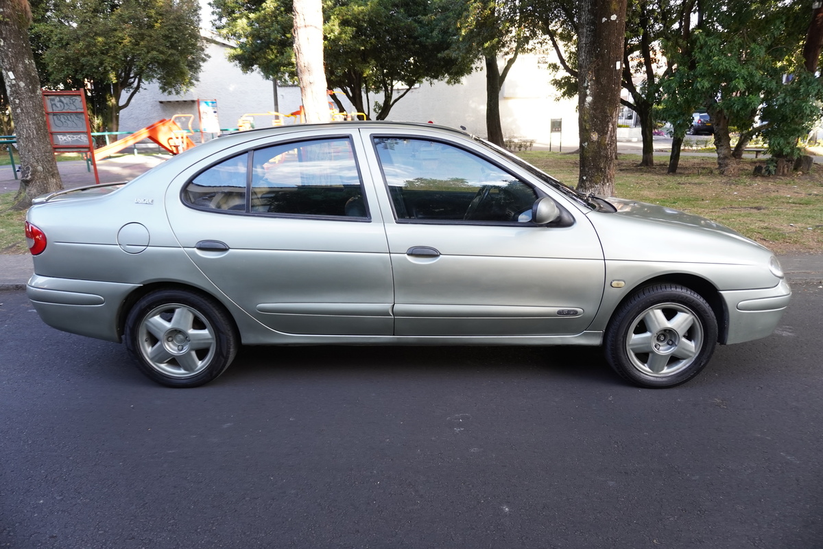 Renault Megane Unique 1.6 Mt Aa