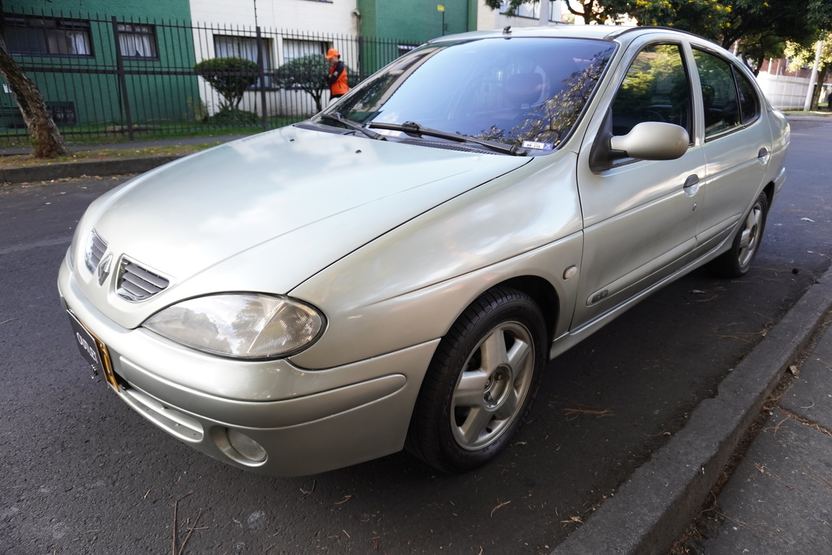 
								Renault Megane Unique 1.6 Mt Aa full									