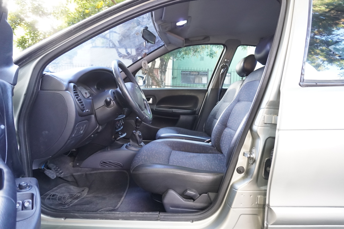 
								Renault Megane Unique 1.6 Mt Aa full									