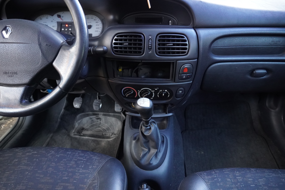 
								Renault Megane Unique 1.6 Mt Aa full									