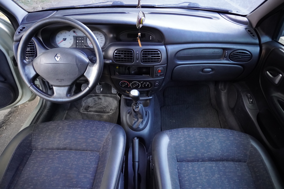 
								Renault Megane Unique 1.6 Mt Aa full									