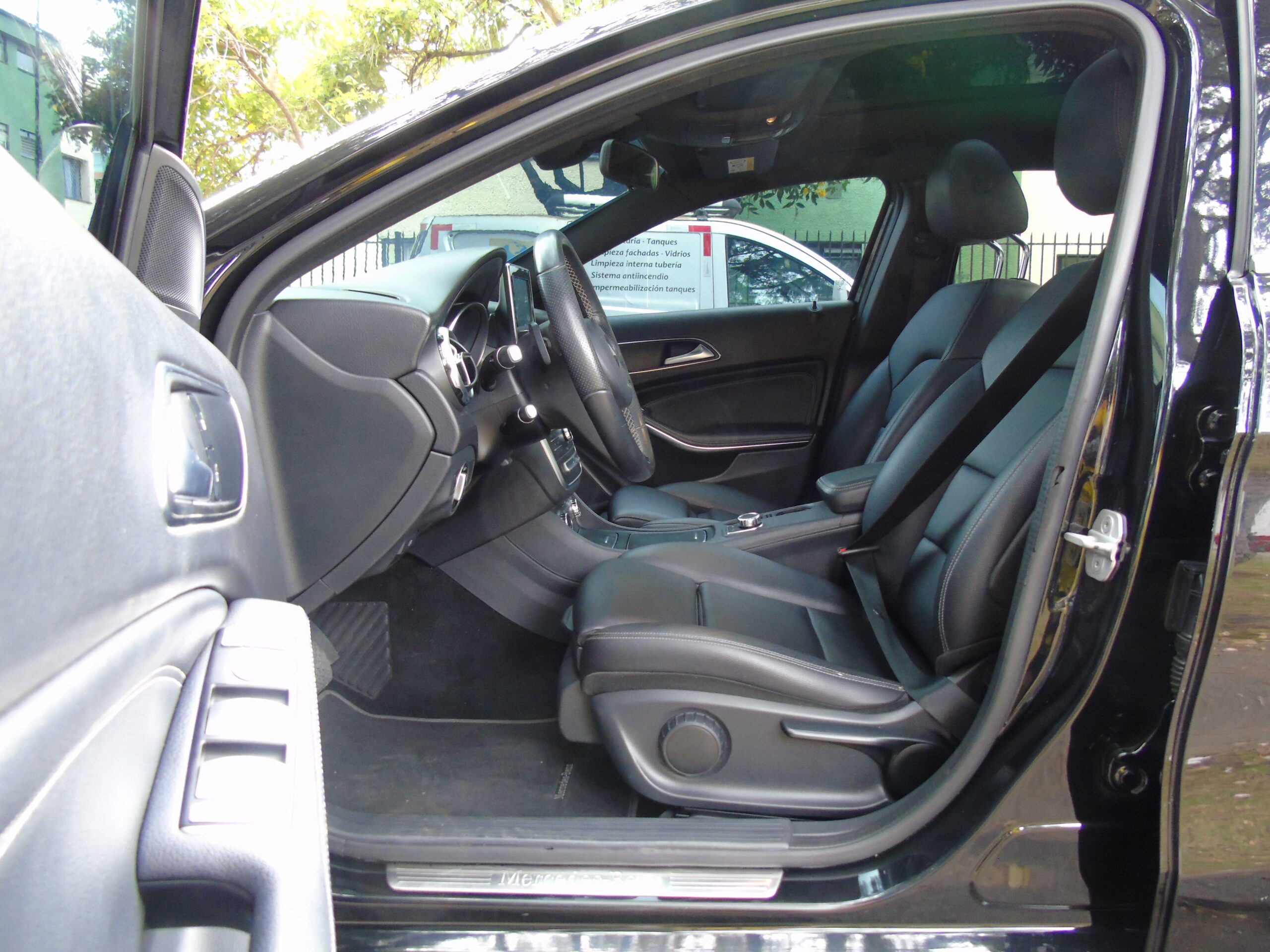 
								Mercedes Benz Gla 200 Urban 1.6 Tp T 4×2 full									