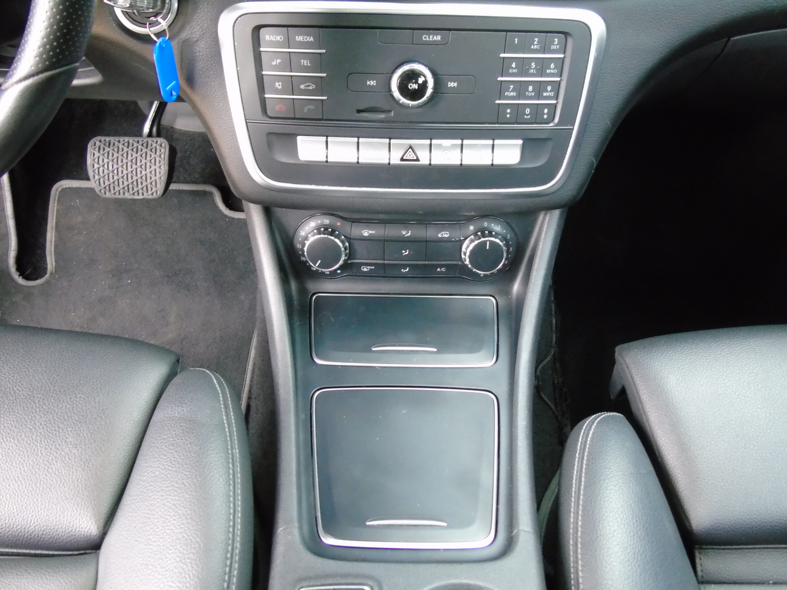 
								Mercedes Benz Gla 200 Urban 1.6 Tp T 4×2 full									