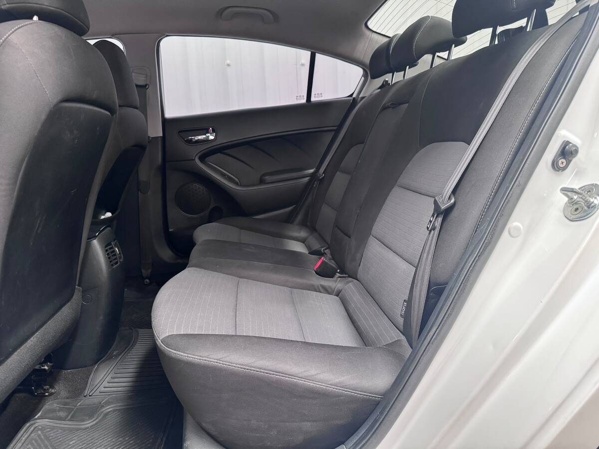 
								Kia CERATO PRO 1.6 AT 2AB 4P full									