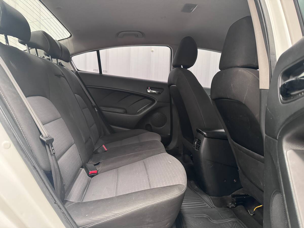 
								Kia CERATO PRO 1.6 AT 2AB 4P full									