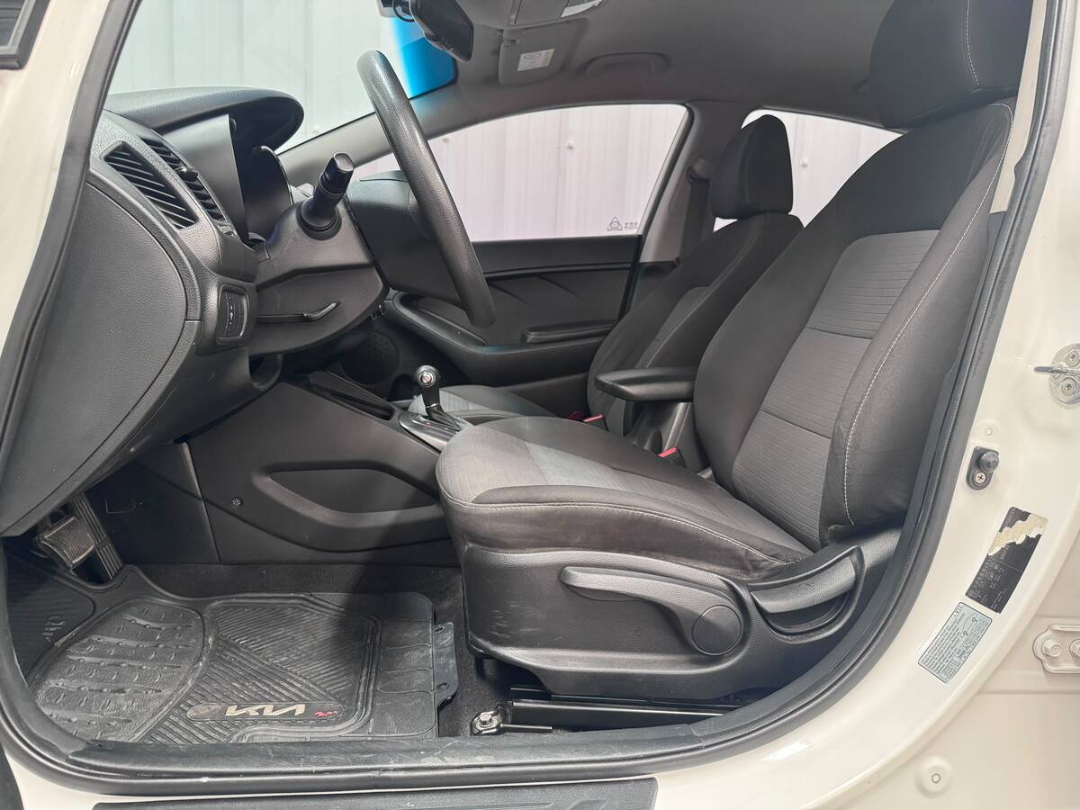 
								Kia CERATO PRO 1.6 AT 2AB 4P full									