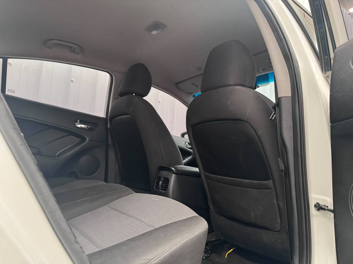 
								Kia CERATO PRO 1.6 AT 2AB 4P full									