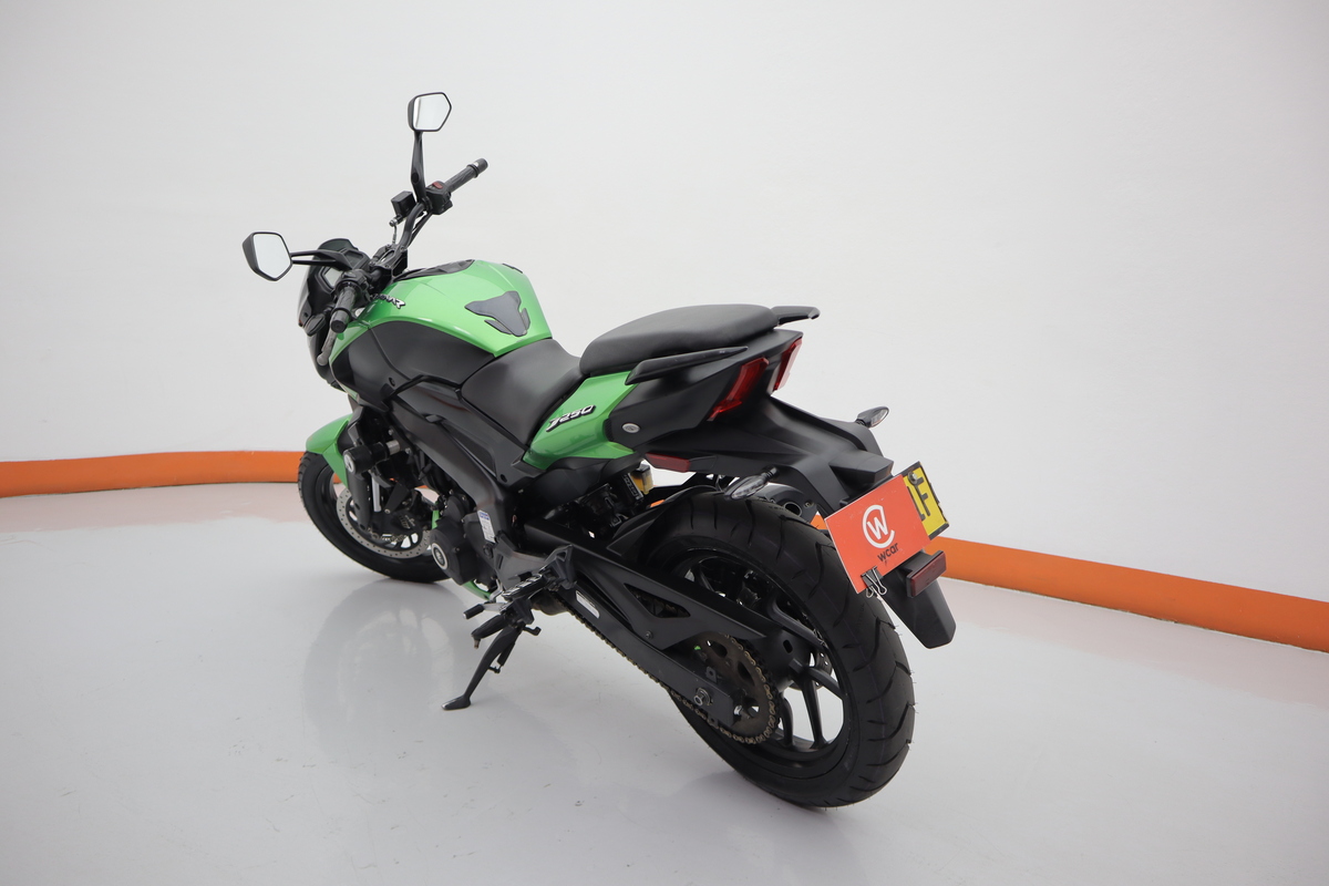 BAJAJ DOMINAR D MT 250CC