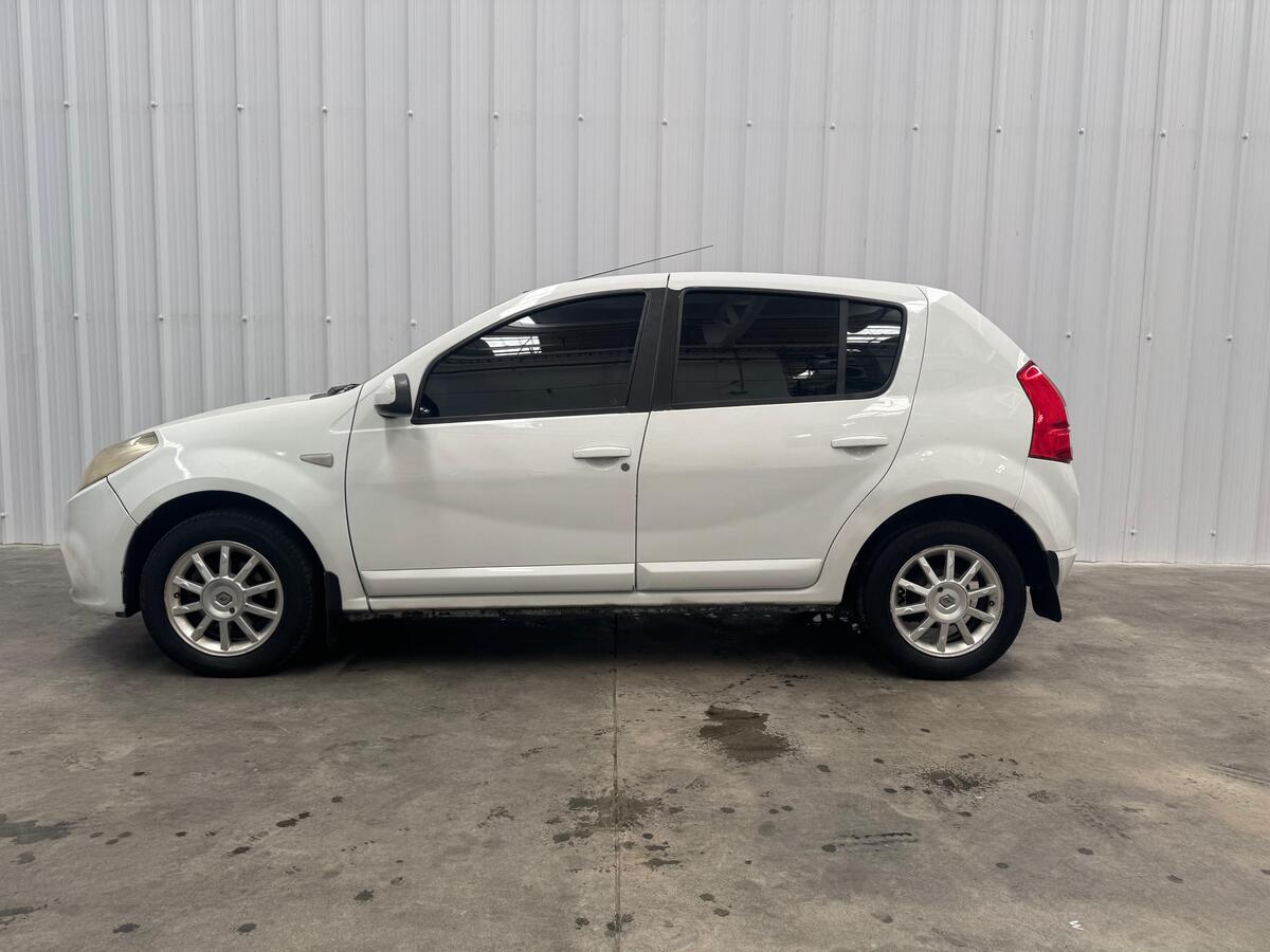 
								Renault Sandero DYNAMIQUE 1.6 AT AA full									