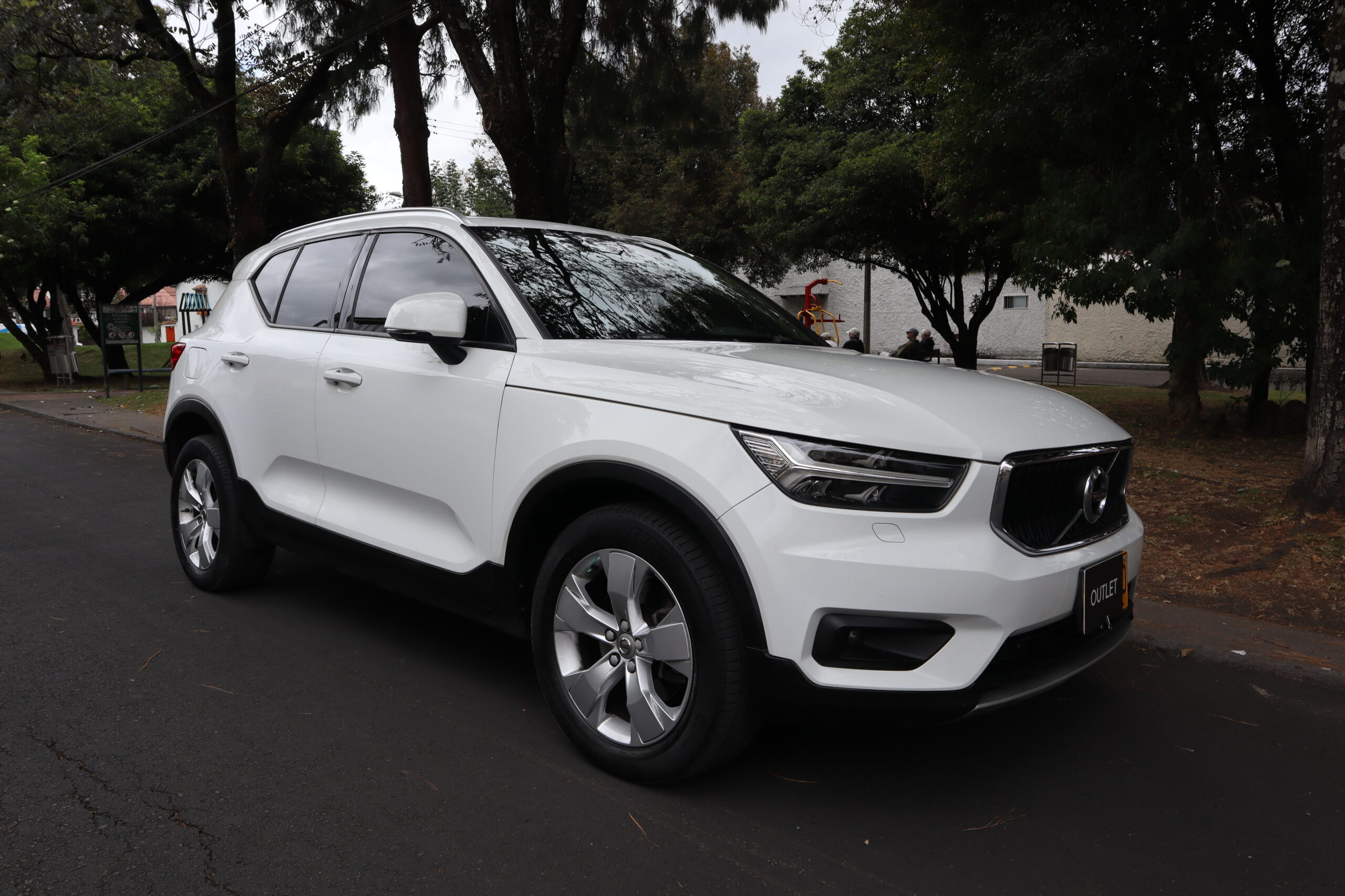 VOLVO XC40 T4 FWD MOMENTUM 2.0 TP T CT 4X2