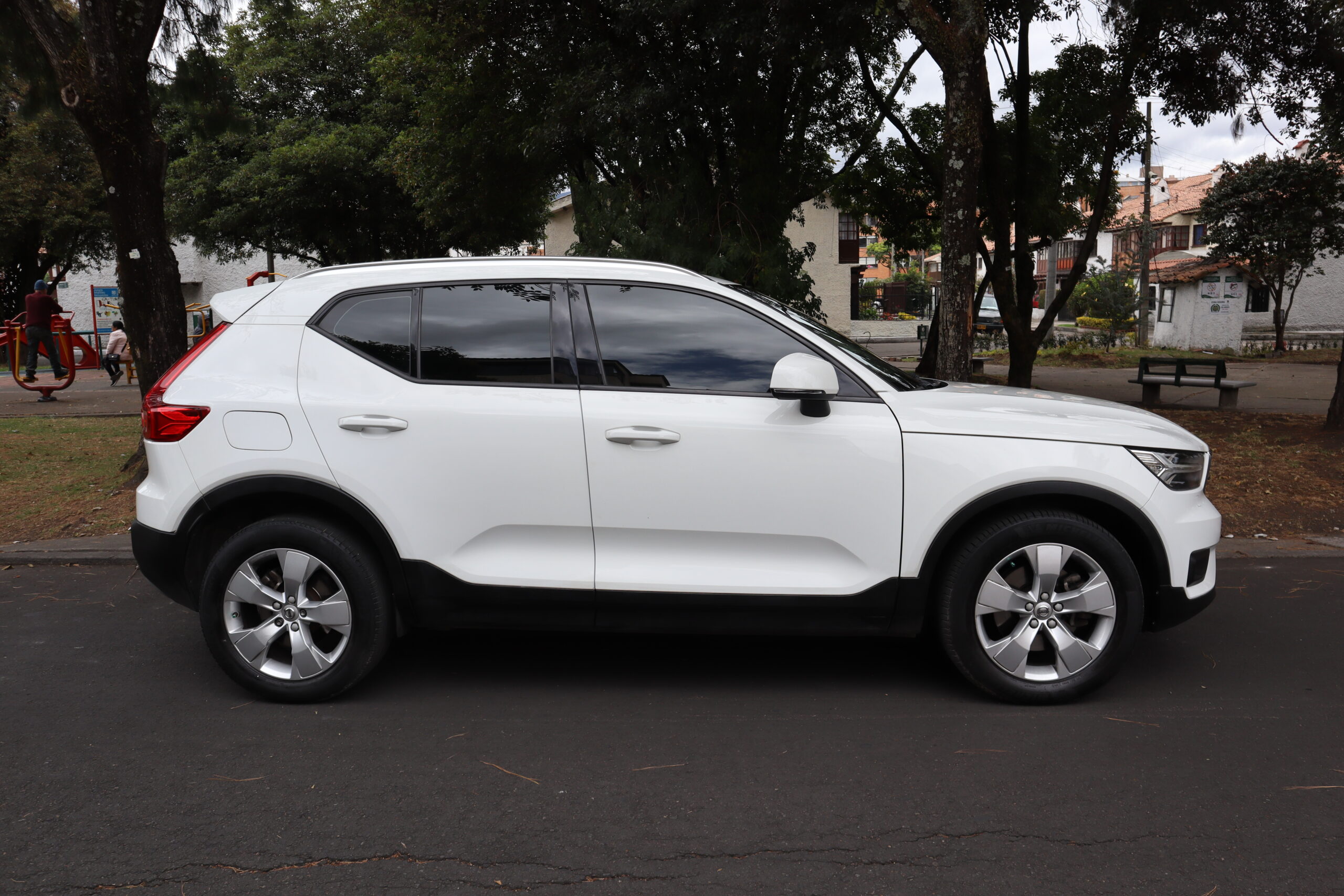 VOLVO XC40 T4 FWD MOMENTUM 2.0 TP T CT 4X2
