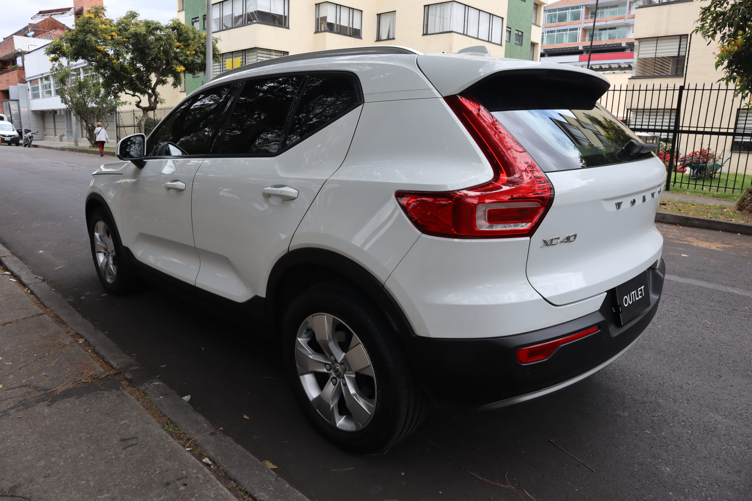 VOLVO XC40 T4 FWD MOMENTUM 2.0 TP T CT 4X2
