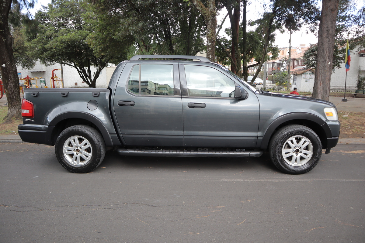 
								Ford Explorer SPORT TRAC DC 4.0 AT 4X4 full									