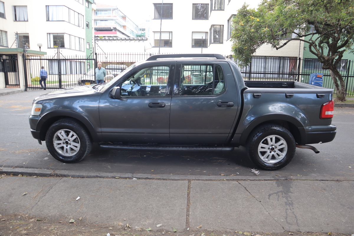 
								Ford Explorer SPORT TRAC DC 4.0 AT 4X4 full									