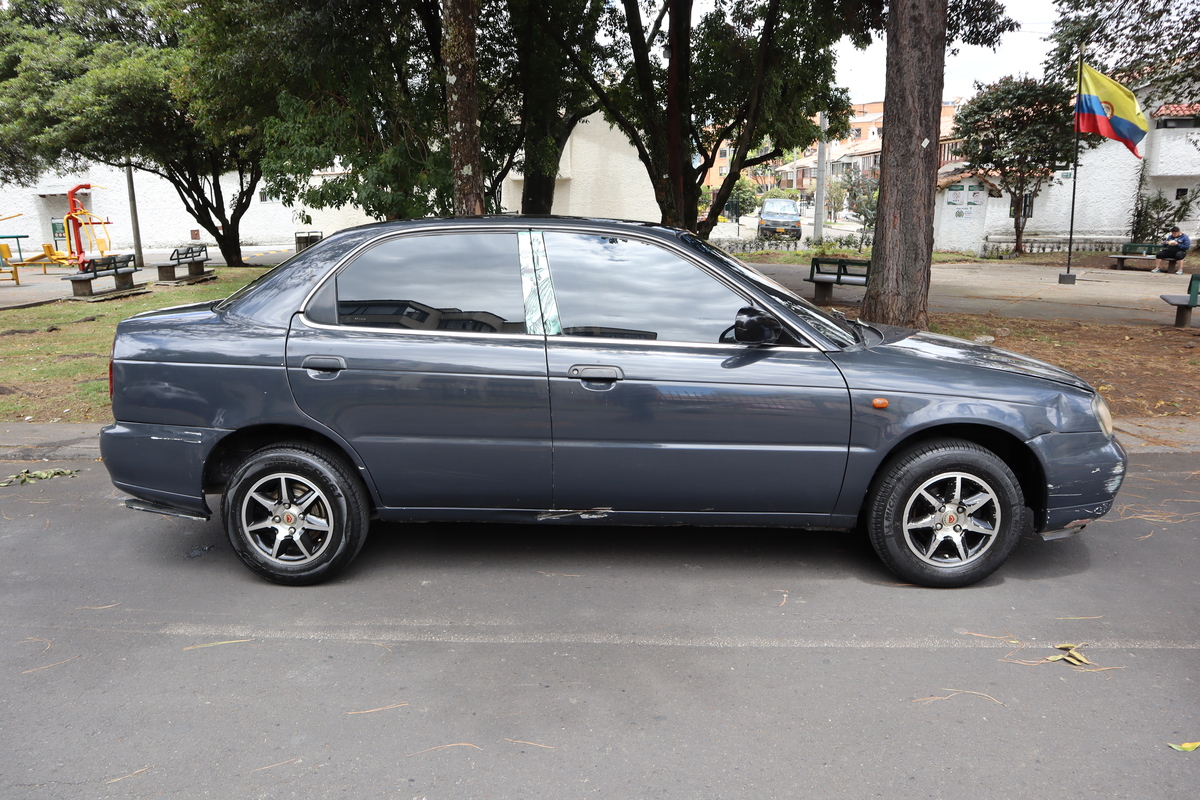 Chevrolet Esteem 1.3 MT