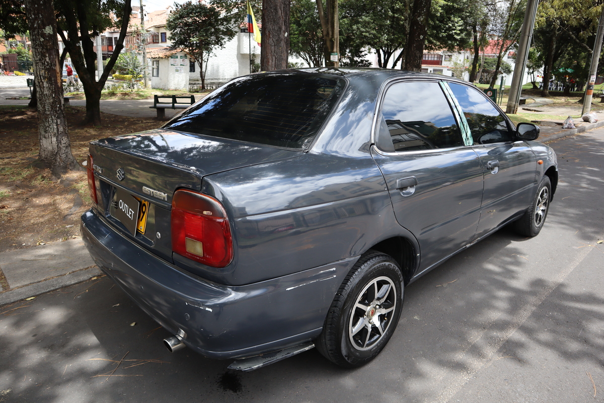Chevrolet Esteem 1.3 MT