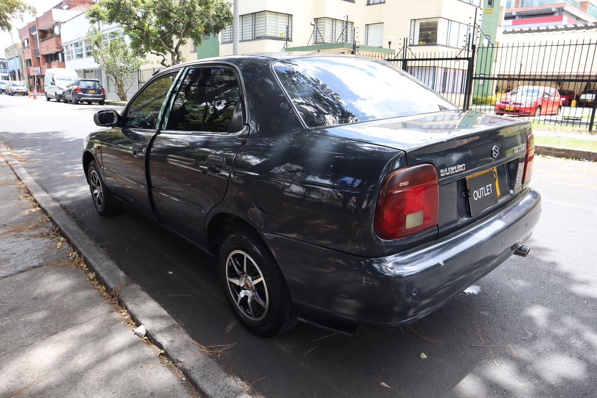 Chevrolet Esteem 1.3 MT