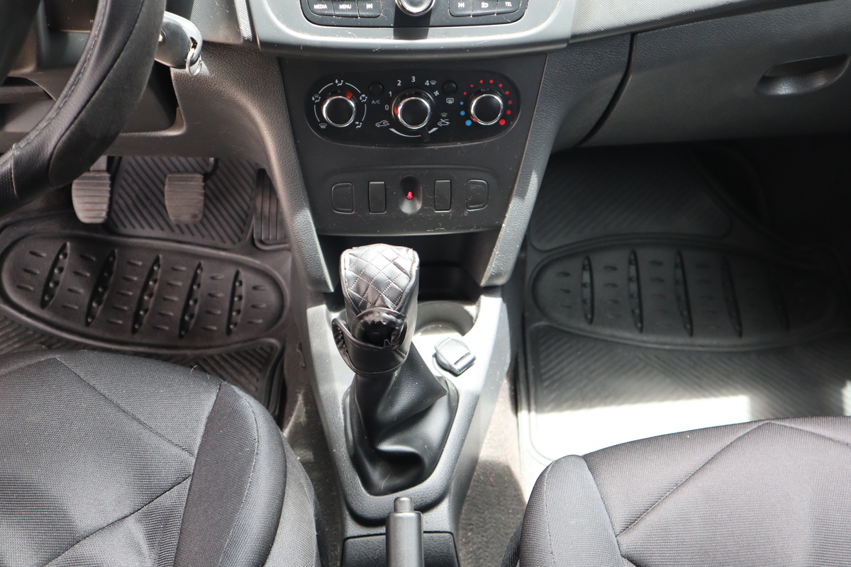 
								Renault Logan Authentique Life 1.6 Mt Aa 2ab Abs full									