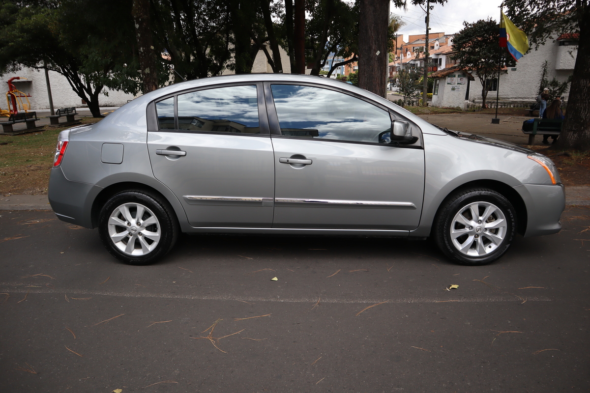 Nissan Sentra Sl 2.0 At 6ab Abs