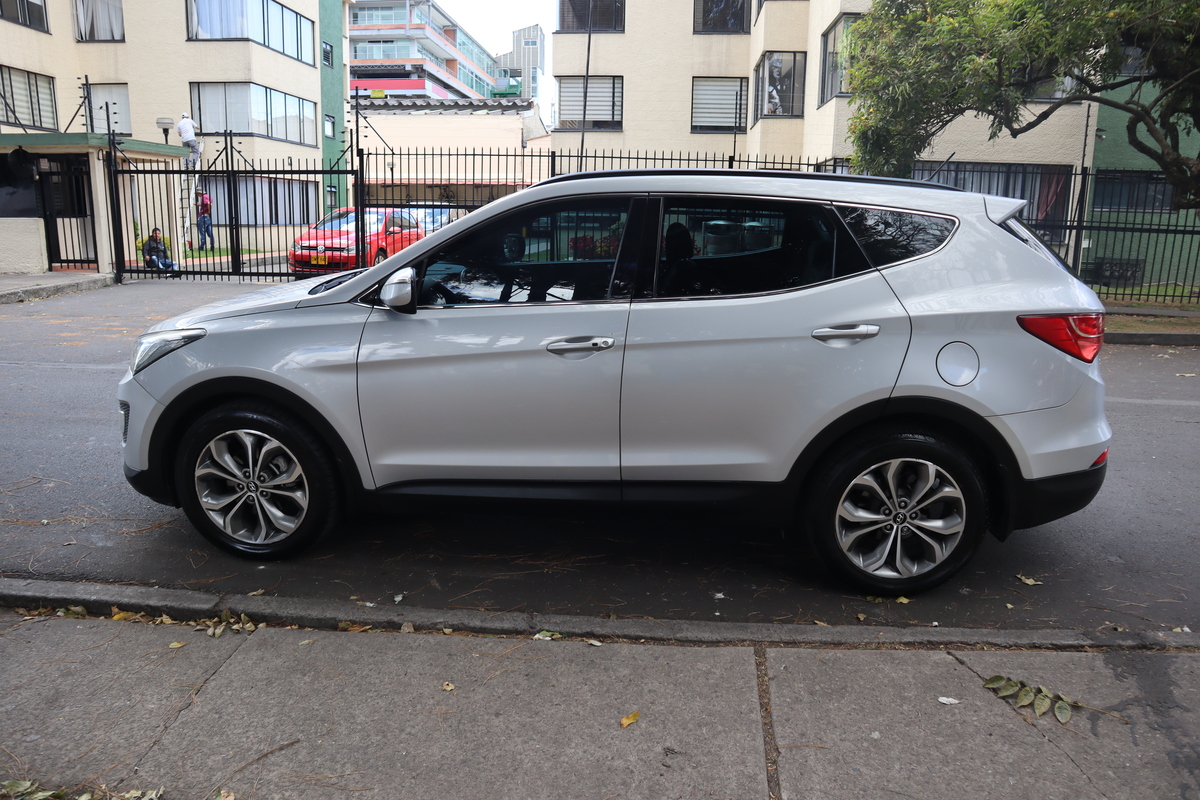 
								Hyundai Santa Fe Gls 3.3 Tp Ct 7psj 4×4 full									