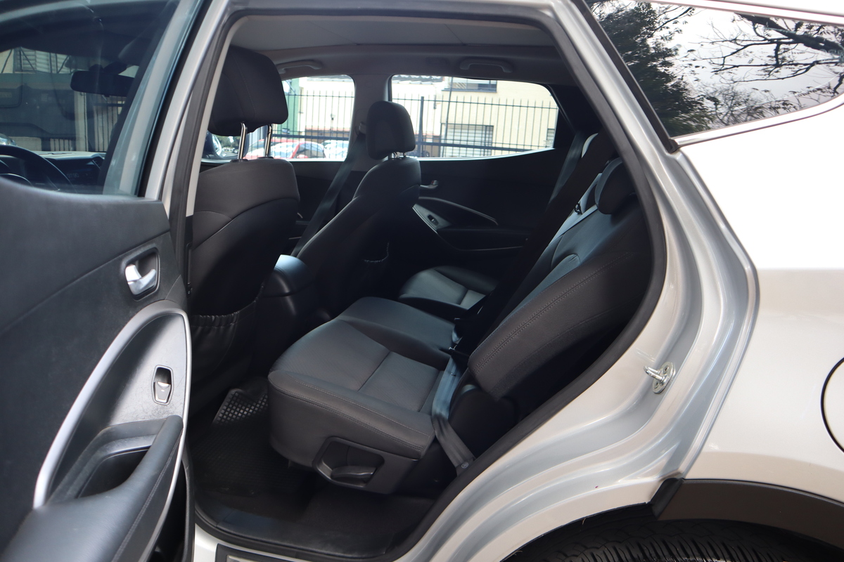 
								Hyundai Santa Fe Gls 3.3 Tp Ct 7psj 4×4 full									