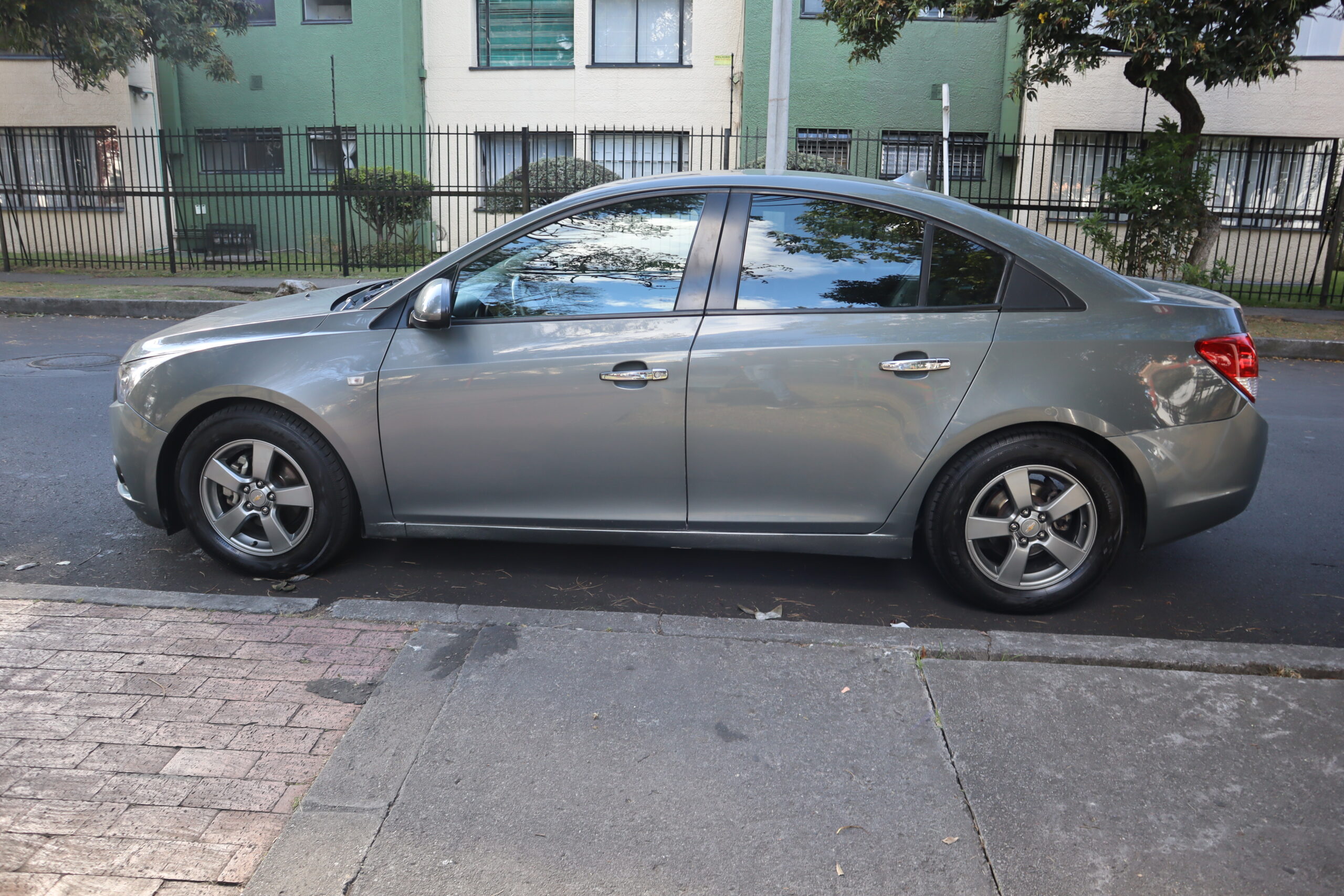 
								Chevrolet Cruze Nickel 1.8 Mt 4p Ct full									