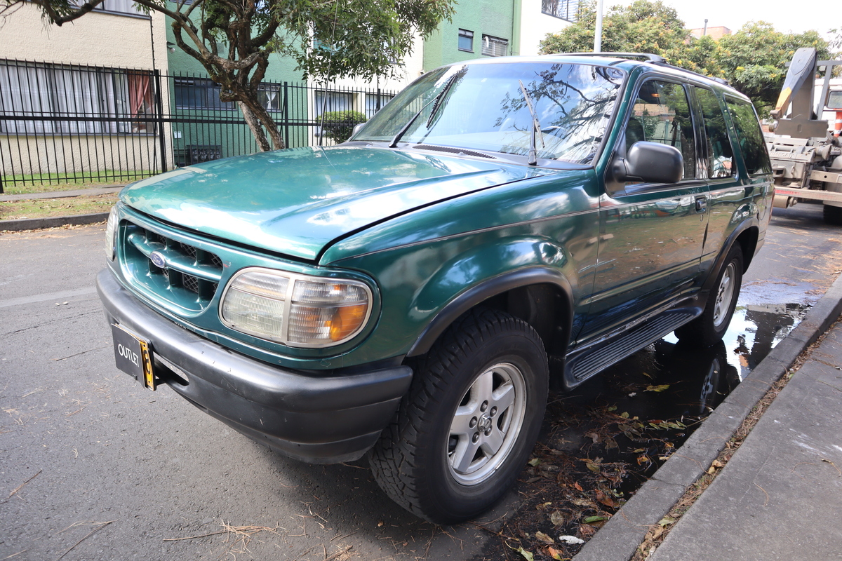 
								Ford Explorer Aventura 4.0 Mt 4×4 (gas Gasolina) full									