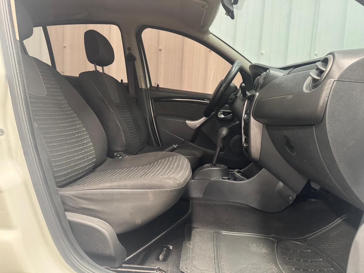 
								Renault Sandero DYNAMIQUE 1.6 AT AA full									