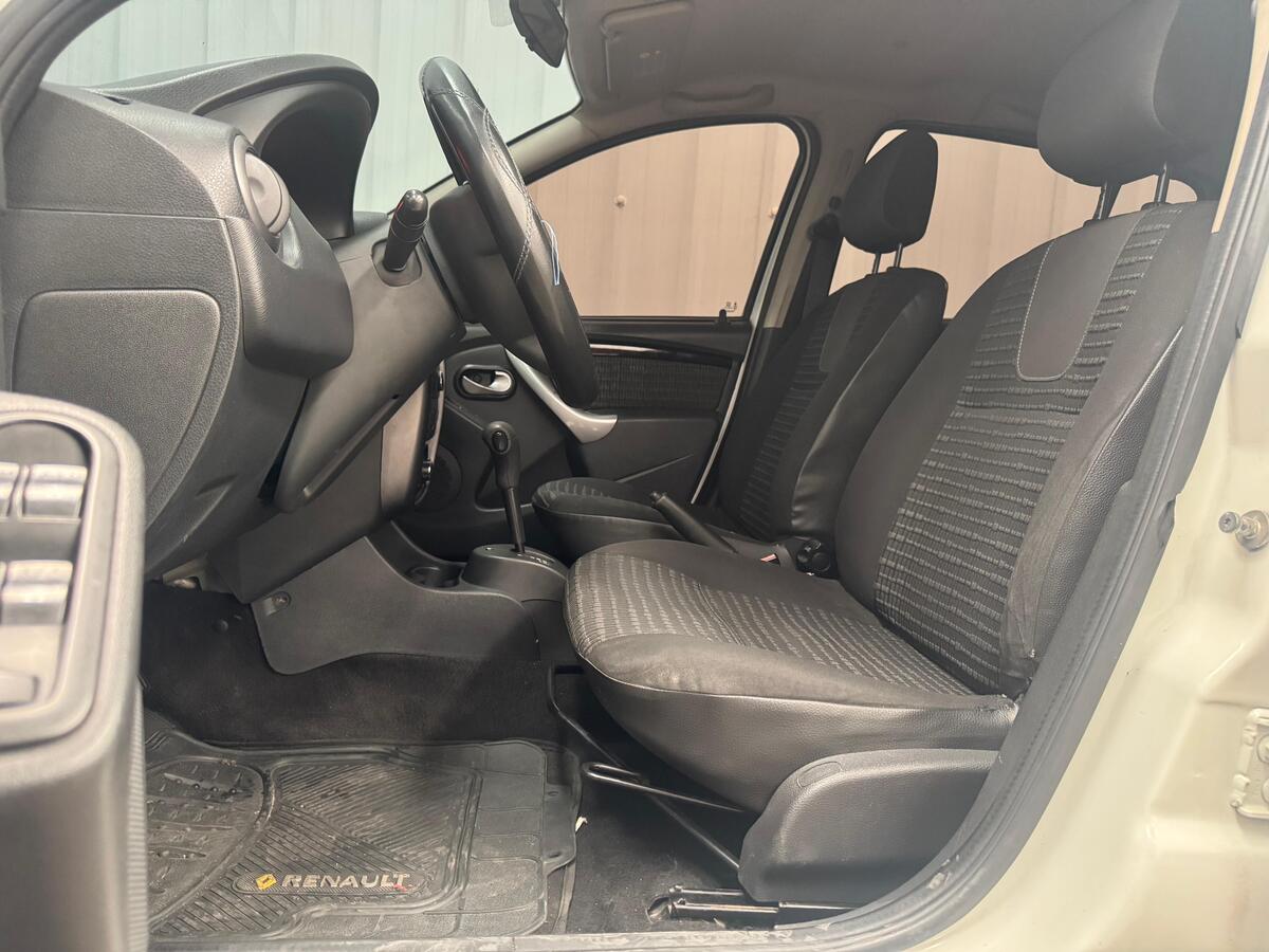 
								Renault Sandero DYNAMIQUE 1.6 AT AA full									