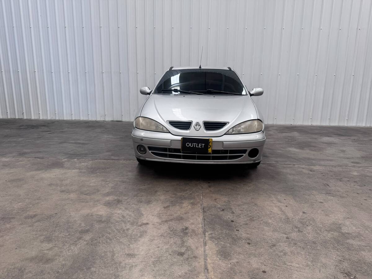 
								Renault Megane Unique 1.6 Mt full									