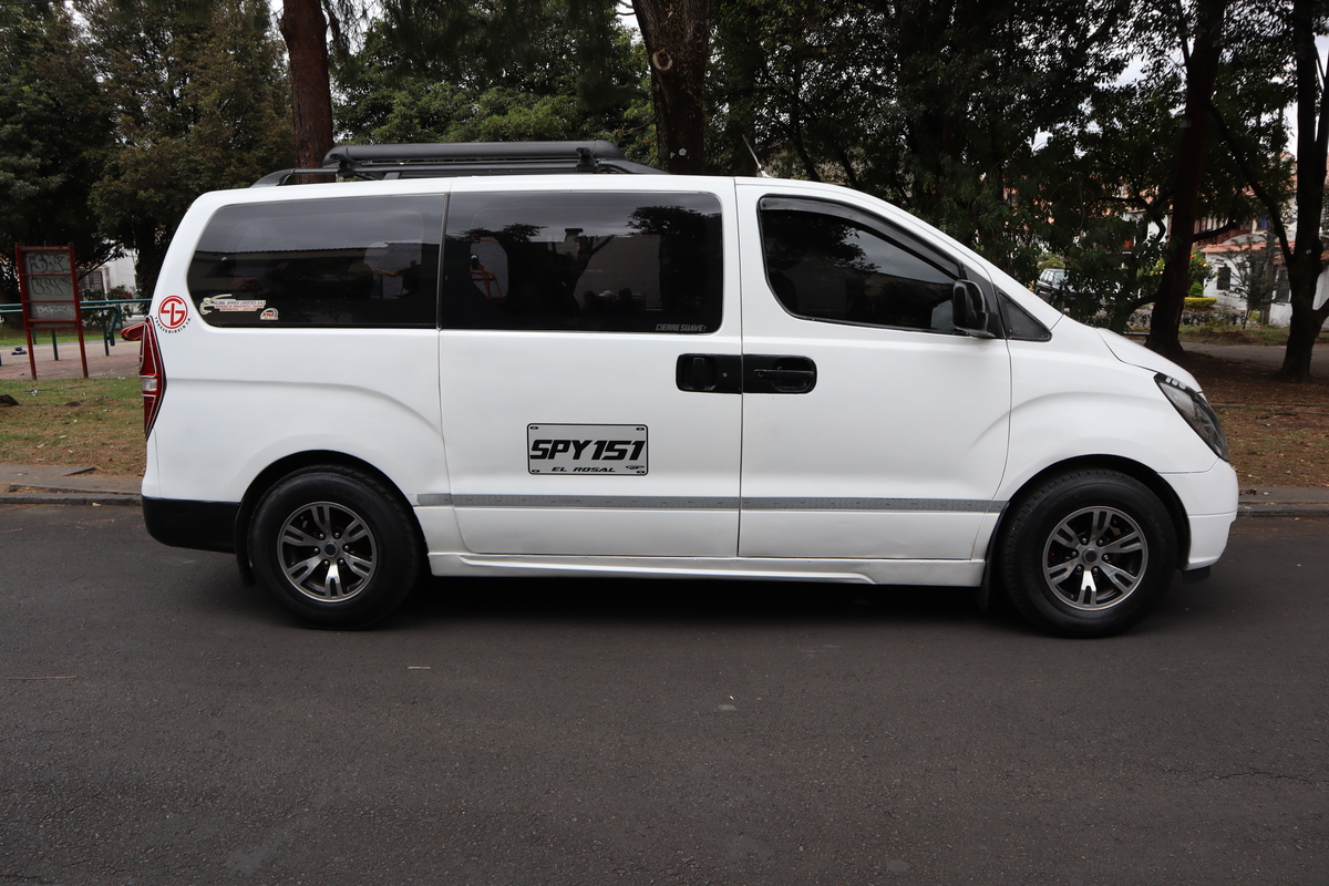 Hyundai Starex H1 2.5 Mt Td 4×2 12psj Aa (diesel)