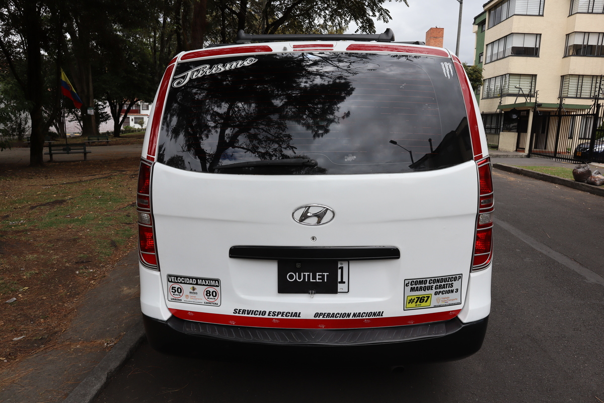 Hyundai Starex H1 2.5 Mt Td 4×2 12psj Aa (diesel)