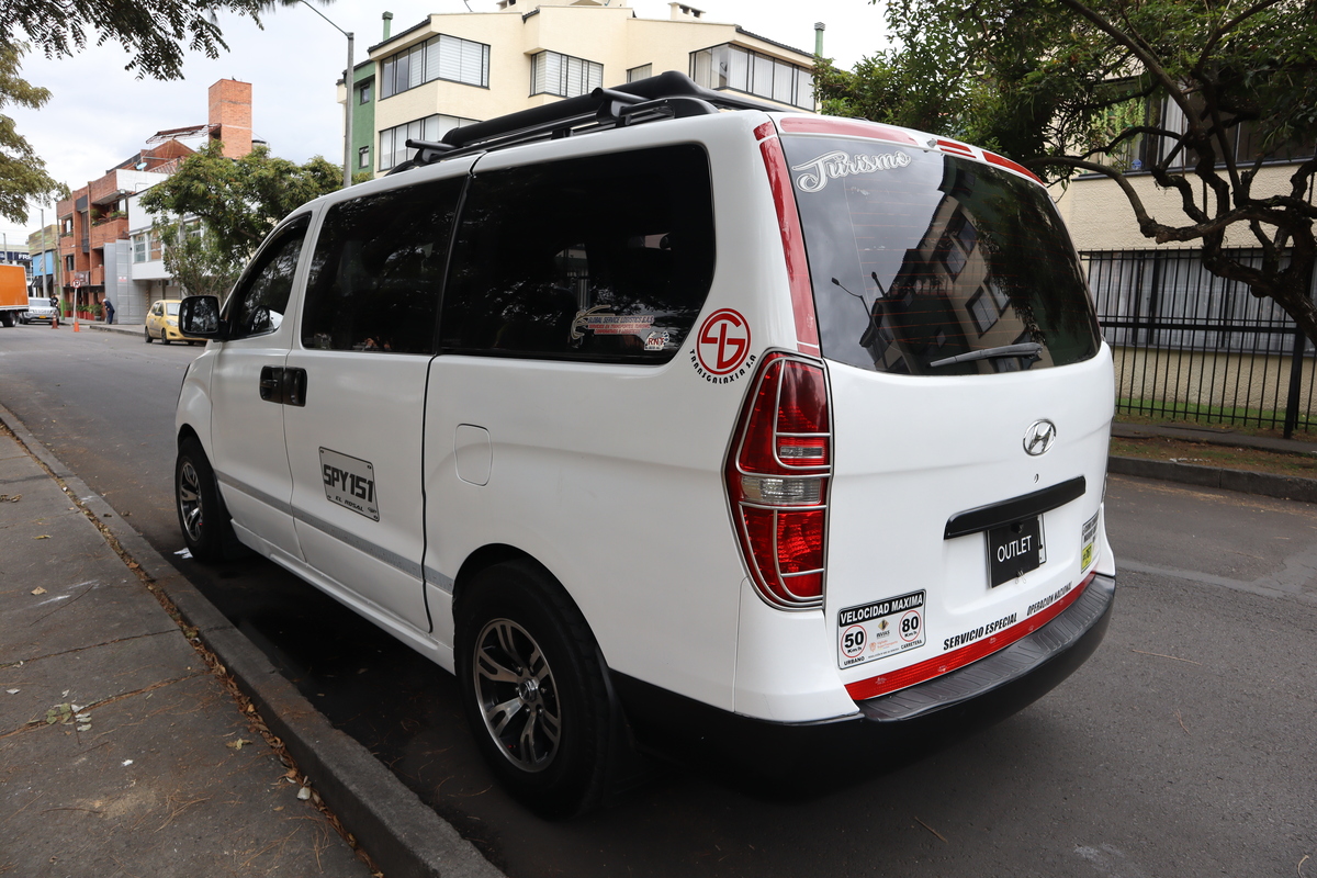 
								Hyundai Starex H1 2.5 Mt Td 4×2 12psj Aa (diesel) full									