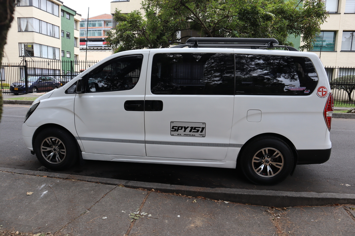 Hyundai Starex H1 2.5 Mt Td 4×2 12psj Aa (diesel)
