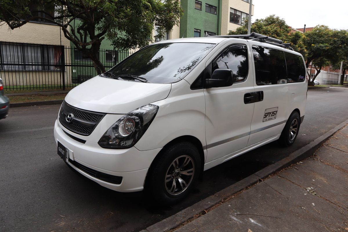
								Hyundai Starex H1 2.5 Mt Td 4×2 12psj Aa (diesel) full									
