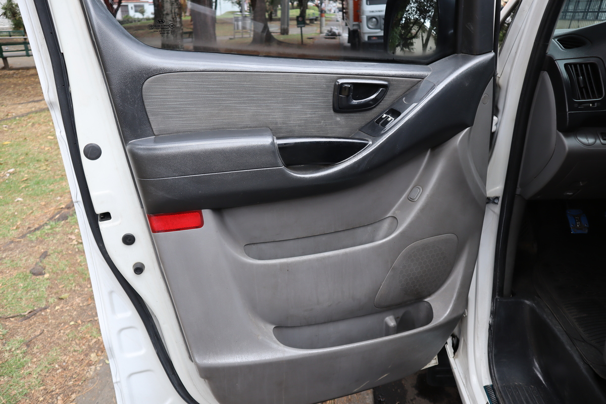 
								Hyundai Starex H1 2.5 Mt Td 4×2 12psj Aa (diesel) full									