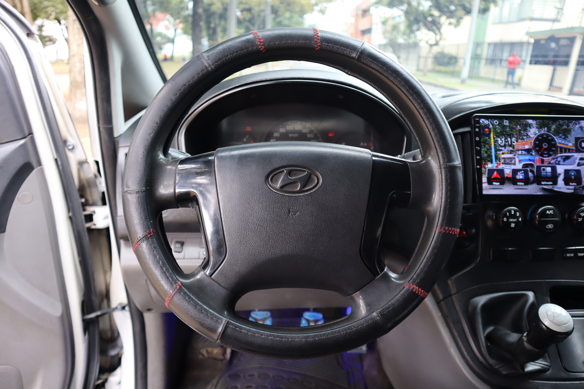 
								Hyundai Starex H1 2.5 Mt Td 4×2 12psj Aa (diesel) full									