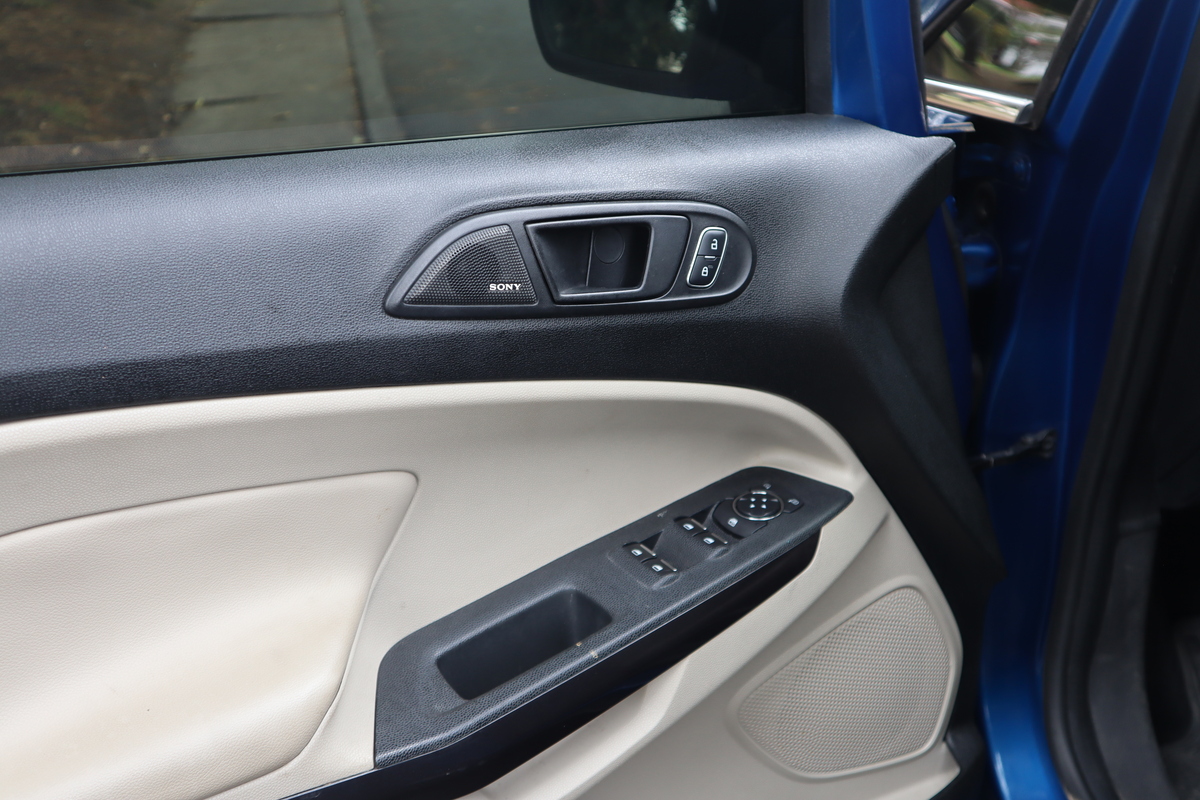 
								Ford Ecosport TITANIUM 2.0 TP 4X2 full									