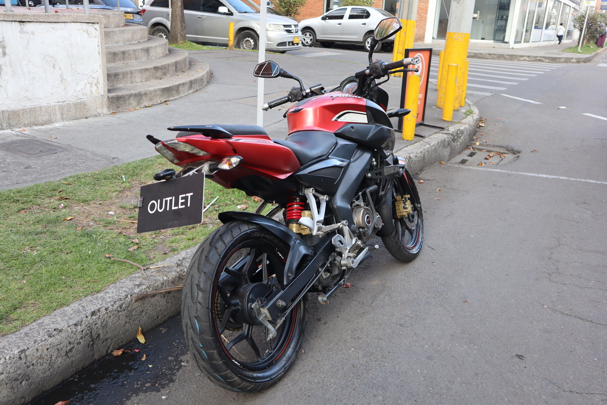 
								Bajaj Pulsar 150 Ns Mt 150cc full									