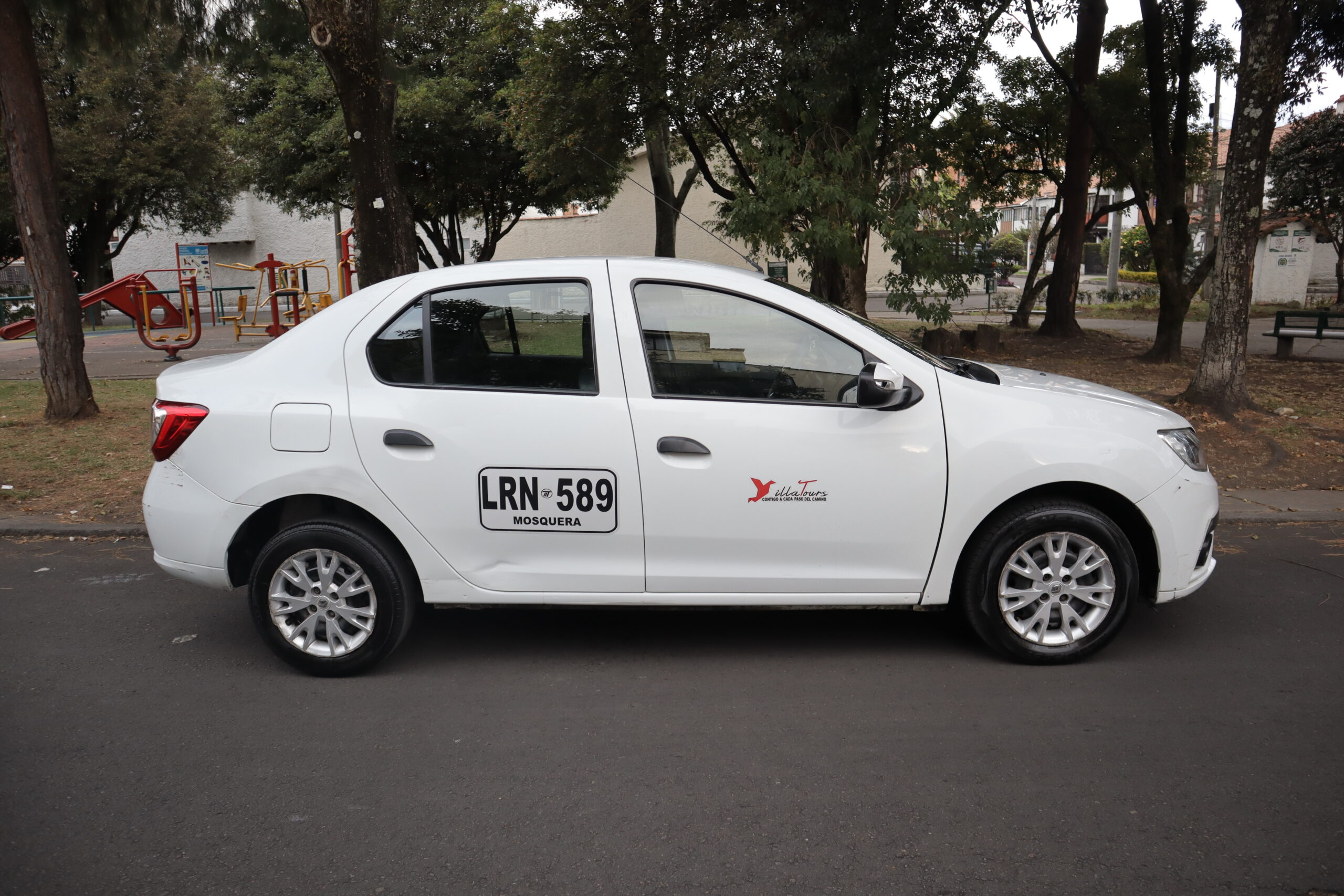 Renault Logan Life 1.6 Mt Aa 4ab Abs (servicio Publico)