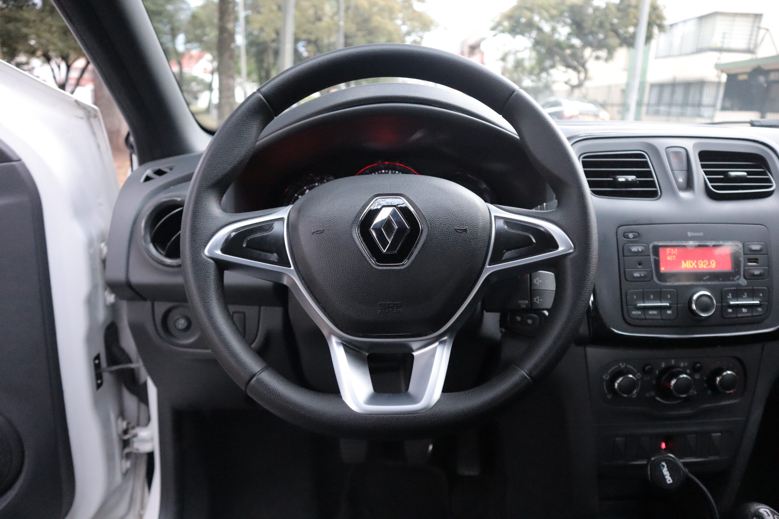 
								Renault Logan Life 1.6 Mt Aa 4ab Abs (servicio Publico) full									
