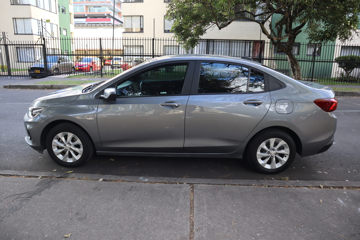 
								CHEVROLET ONIX LTZ 1.0 TP T 4P 6AB ABS full									
