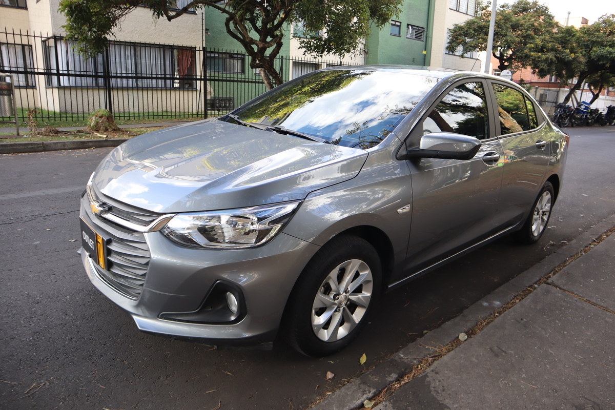 
								CHEVROLET ONIX LTZ 1.0 TP T 4P 6AB ABS full									
