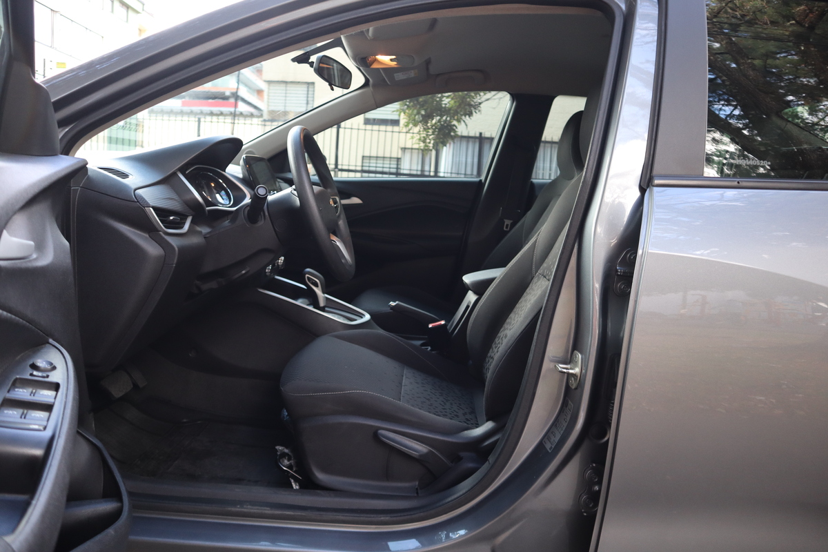 
								CHEVROLET ONIX LTZ 1.0 TP T 4P 6AB ABS full									