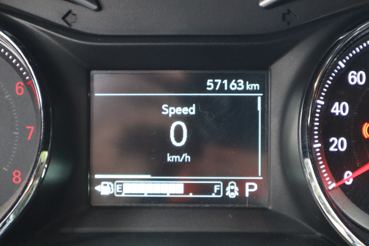 
								CHEVROLET ONIX LTZ 1.0 TP T 4P 6AB ABS full									