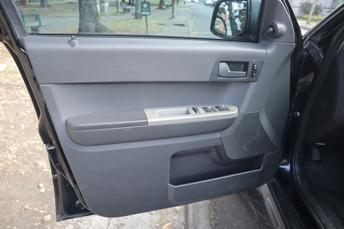 
								Ford Escape XLT 3.0 AT 4X4 full									