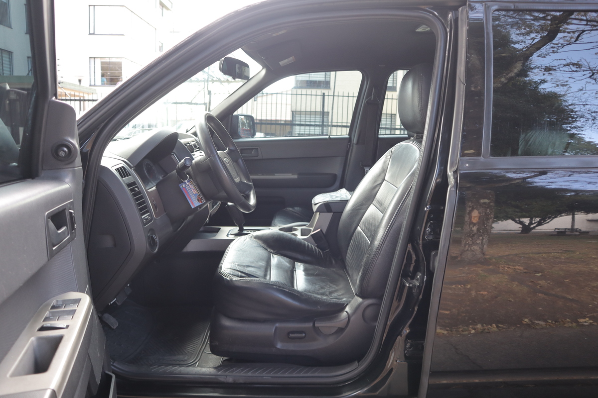 
								Ford Escape XLT 3.0 AT 4X4 full									