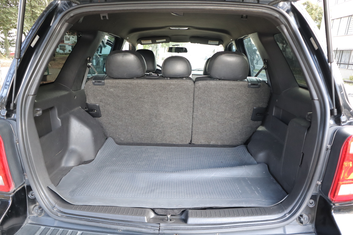 
								Ford Escape XLT 3.0 AT 4X4 full									