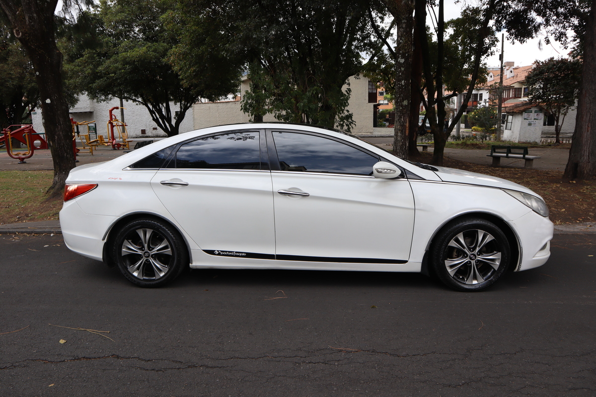 Hyundai Sonata I45 2.4 AT