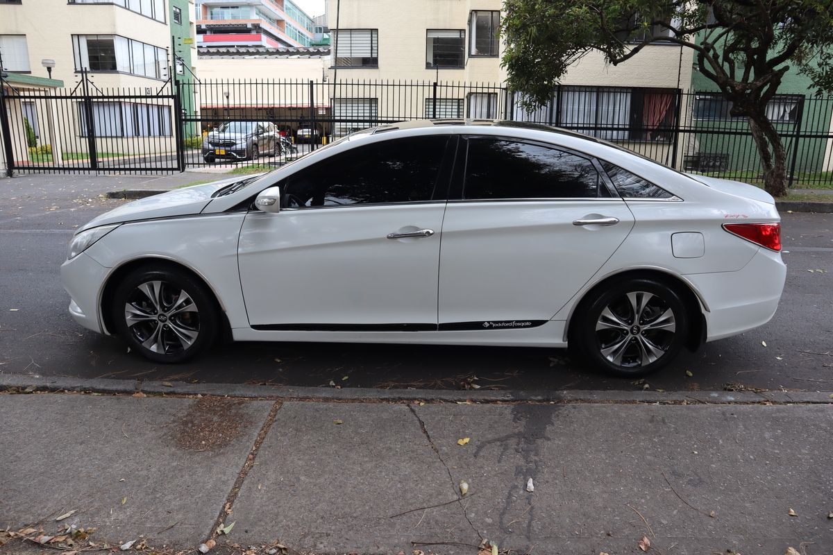 
								Hyundai Sonata I45 2.4 AT full									